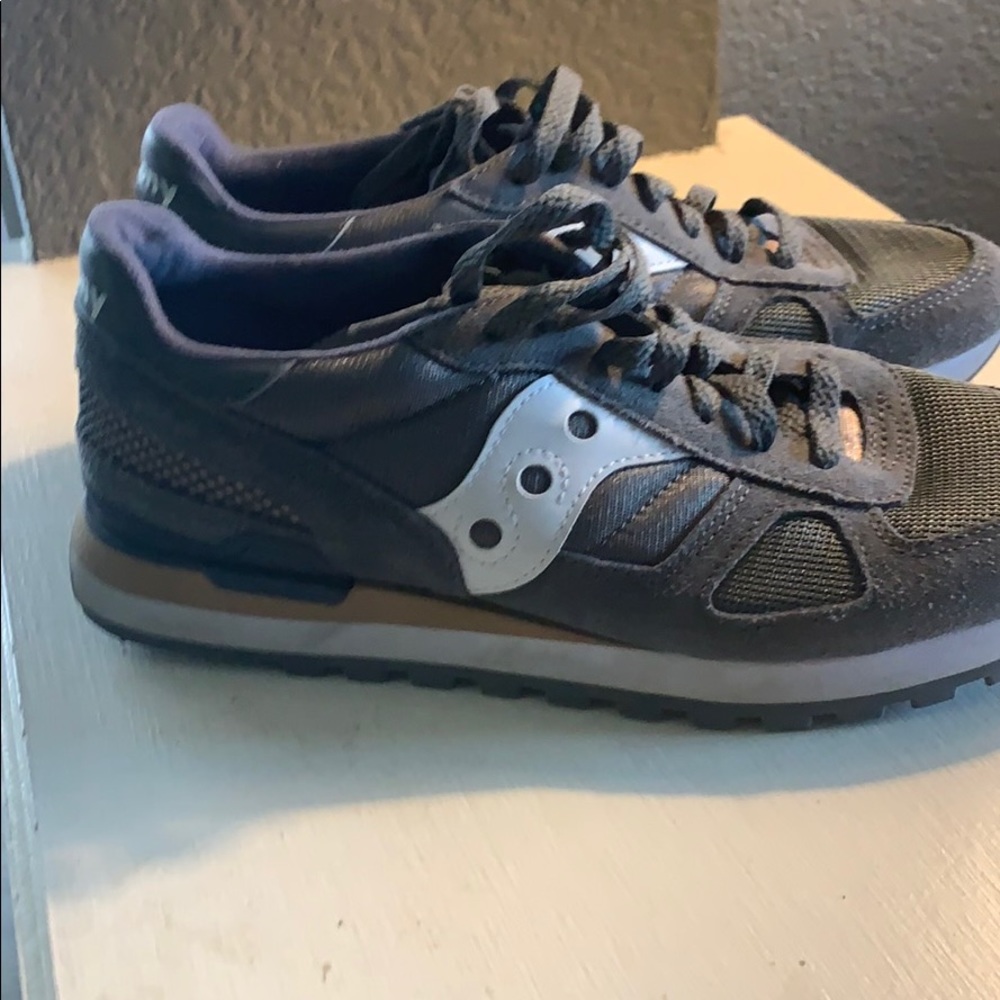 Like new Saucony sneakers size 9.5